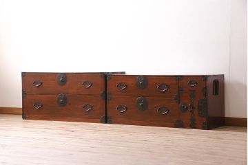 アンティーク家具　明治大正期　前ケヤキ材・共縁　桜丸金具が目を引く上品な佇まいの米沢箪笥(重ね箪笥、衣装箪笥、引き出し)(R-042329)