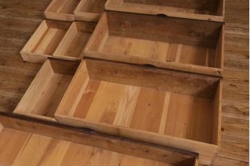 アンティーク家具　明治大正期　前面栗材　漆塗り　重厚な雰囲気が格好いい最上箪笥(衣装箪笥、時代箪笥、チェスト)(R-042330)