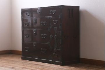 アンティーク家具　明治大正期　前面栗材　漆塗り　重厚な雰囲気が格好いい最上箪笥(衣装箪笥、時代箪笥、チェスト)(R-042330)