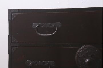 アンティーク家具　明治大正期　前面栗材　漆塗り　重厚な雰囲気が格好いい最上箪笥(衣装箪笥、時代箪笥、チェスト)(R-042330)