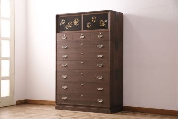 中古　国産　隠し付き　並厚　在銘　輪島塗りの引き戸がおしゃれな三つ重ね総桐箪笥(和タンス、衣装箪笥、桐たんす)(R-042333)