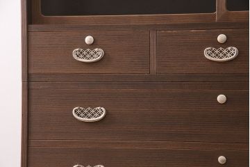 中古　国産　隠し付き　並厚　在銘　輪島塗りの引き戸がおしゃれな三つ重ね総桐箪笥(和タンス、衣装箪笥、桐たんす)(R-042333)