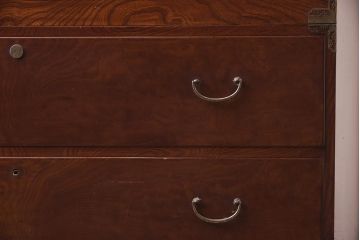 ヴィンテージ家具　和製アンティーク　前面ケヤキ材　流れるような杢目が美しい重ね箪笥(衣装箪笥、引き出し、ビンテージ)(R-042335)