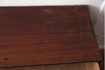 アンティーク家具　米沢箪笥　ケヤキ材　漆塗り　蝶覆輪金具が目を引く衣装箪笥(引き出し、ローチェスト)(R-042337)