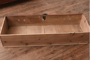 アンティーク家具　米沢箪笥　ケヤキ材　漆塗り　蝶覆輪金具が目を引く衣装箪笥(引き出し、ローチェスト)(R-042337)