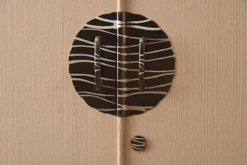 中古　伝統工芸　総桐材　すっきりとして品のある加茂総桐箪笥(総桐たんす、衣装箪笥、和タンス)(R-042338)