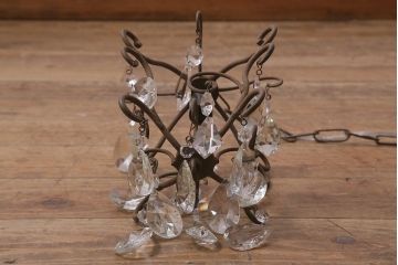 ヴィンテージ照明　ガラスドロップ　アイアン　アラベスク　こだわりのインテリアにおすすめなシャンデリア(天井照明、吊り下げ照明、ビンテージ)(R-042342)