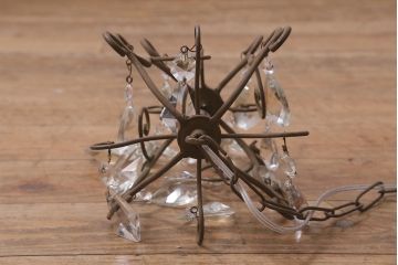 ヴィンテージ照明　ガラスドロップ　アイアン　アラベスク　こだわりのインテリアにおすすめなシャンデリア(天井照明、吊り下げ照明、ビンテージ)(R-042345)