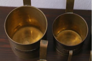 ヴィンテージ雑貨　フランスビンテージ　味のある風合いがおしゃれな青銅製の計量カップ6個セット(メジャーカップ)(R-042351)