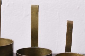 ヴィンテージ雑貨　フランスビンテージ　味のある風合いがおしゃれな青銅製の計量カップ6個セット(メジャーカップ)(R-042351)