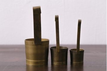 ヴィンテージ雑貨　フランスビンテージ　味のある風合いがおしゃれな青銅製の計量カップ6個セット(メジャーカップ)(R-042351)