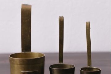 ヴィンテージ雑貨　フランスビンテージ　味のある風合いがおしゃれな青銅製の計量カップ6個セット(メジャーカップ)(R-042351)