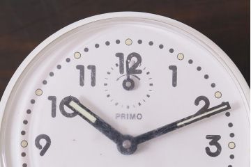 ヴィンテージ雑貨　フランスビンテージ　箱付き　JAZ社　白いボディのレトロな目覚まし時計(置時計、枕時計)(R-042353)