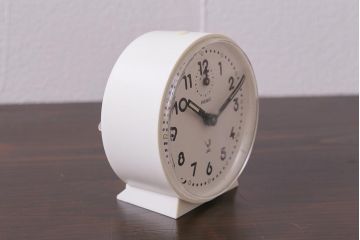 ヴィンテージ雑貨　フランスビンテージ　箱付き　JAZ社　白いボディのレトロな目覚まし時計(置時計、枕時計)(R-042353)