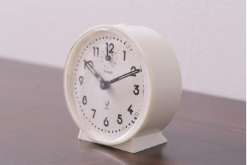 ヴィンテージ雑貨　フランスビンテージ　箱付き　JAZ社　白いボディのレトロな目覚まし時計(置時計、枕時計)(R-042353)
