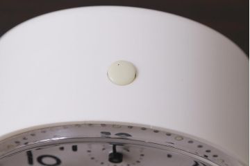 ヴィンテージ雑貨　フランスビンテージ　箱付き　JAZ社　白いボディのレトロな目覚まし時計(置時計、枕時計)(R-042353)