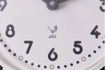 ヴィンテージ雑貨　フランスビンテージ　箱付き　JAZ社　白いボディのレトロな目覚まし時計(置時計、枕時計)(R-042353)