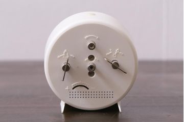ヴィンテージ雑貨　フランスビンテージ　箱付き　JAZ社　白いボディのレトロな目覚まし時計(置時計、枕時計)(R-042353)