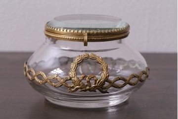 アンティーク雑貨　フランスアンティーク　ルイ16世様式　真鍮の装飾がおしゃれなジュエリーケース(ガラスポット)(R-042355)