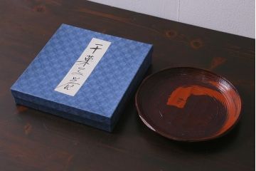 村瀬治兵衛　干菓子器(木製漆器)(R-042357)