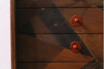 アンティーク家具　明治期　指物家具　凝ったつくりの唐桑菓子箪笥(R-042364)