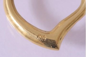 中古　アクセサリー　K18(18金)　シンプルなハートのペンダントトップ(ペンダントヘッド)(R-042365)