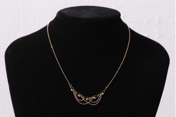 ヴィンテージアクセサリー　K18(18金)　多面カットを施したパーツが美しいビンテージネックレス　重さ約3.47g(R-042369)