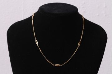 ヴィンテージアクセサリー　K18(18金)　金75%　造幣局ホールマーク刻印　切子デザイン　アーモンド形のパーツが美しいビンテージネックレス　重さ約4.09g(R-042370)