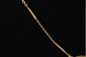 ヴィンテージアクセサリー　K18(18金)　金75%　造幣局ホールマーク刻印　切子デザイン　アーモンド形のパーツが美しいビンテージネックレス　重さ約4.09g(R-042370)