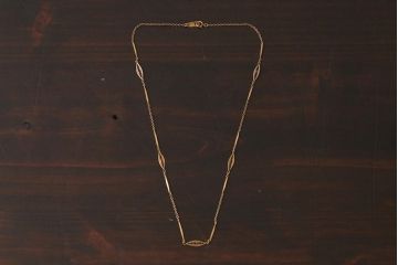 ヴィンテージアクセサリー　K18(18金)　金75%　造幣局ホールマーク刻印　切子デザイン　アーモンド形のパーツが美しいビンテージネックレス　重さ約4.09g(R-042370)