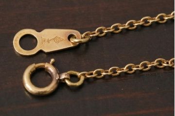 ヴィンテージアクセサリー　K18(18金)　金75%　造幣局ホールマーク刻印　切子デザイン　アーモンド形のパーツが美しいビンテージネックレス　重さ約4.09g(R-042370)