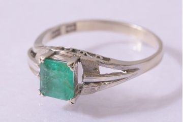 ヴィンテージアクセサリー　K14(14金)　WG　ホワイトゴールド　淡いグリーンストーンが清楚な印象のリング(指輪、ビンテージ)(R-042373)
