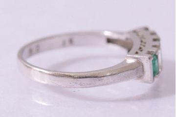 ヴィンテージアクセサリー　PT900(プラチナ900)　控えめな輝きを放つリング(指輪、ビンテージ)(R-042374)