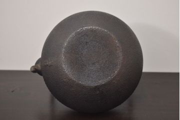 ヴィンテージ雑貨　南部盛岡　序信銘　あられ鉄瓶(ビンテージ)(R-042404)