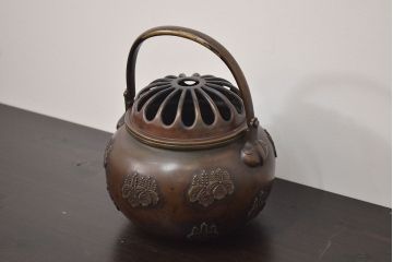 アンティーク雑貨　明治期　大明宣徳年製　桐紋　古銅　香炉(真鍮)(R-042405)