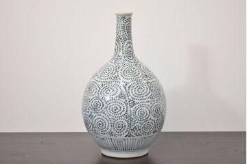 アンティーク雑貨　江戸後期　古伊万里　染付　蛸唐草　徳利(花瓶)(R-042413)