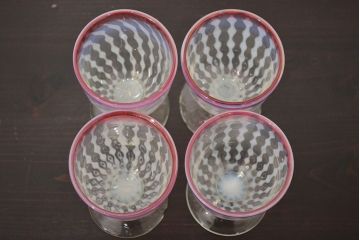 アンティーク雑貨　大正期　古民具・骨董　和ガラス　乳白色　赤縁玉垂れ文なつめ形氷コップ4個セット(R-042428)