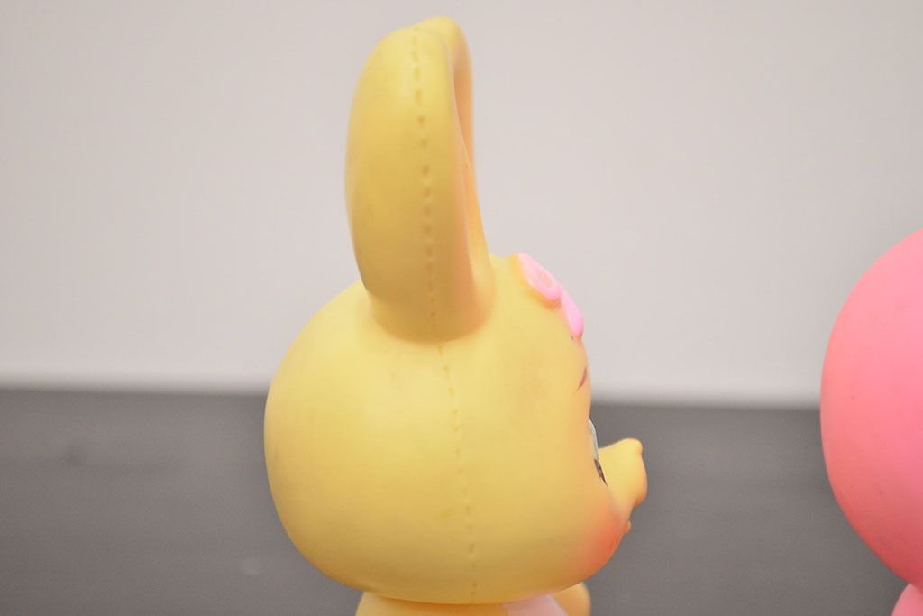 アンティーク雑貨　昭和レトロ　セキグチ　ビンテージラバードール2点(うさぎ、くま、ビニール人形)(R-042444)