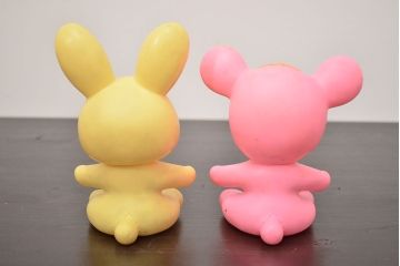アンティーク雑貨　昭和レトロ　セキグチ　ビンテージラバードール2点(うさぎ、くま、ビニール人形)(R-042444)