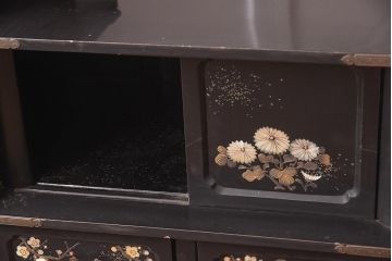 アンティーク家具　螺鈿と蒔絵の華やかな意匠が目を引く飾り棚(飾棚、茶棚)(R-042453)