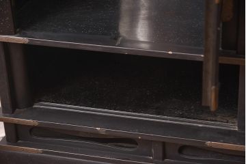 アンティーク家具　螺鈿と蒔絵の華やかな意匠が目を引く飾り棚(飾棚、茶棚)(R-042453)