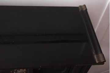 アンティーク家具　螺鈿と蒔絵の華やかな意匠が目を引く飾り棚(飾棚、茶棚)(R-042453)
