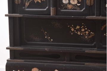アンティーク家具　螺鈿と蒔絵の華やかな意匠が目を引く飾り棚(飾棚、茶棚)(R-042453)
