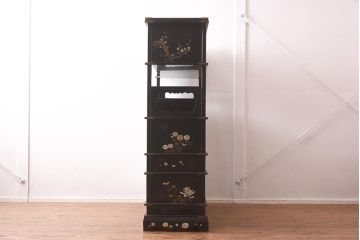 アンティーク家具　螺鈿と蒔絵の華やかな意匠が目を引く飾り棚(飾棚、茶棚)(R-042453)