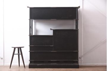 アンティーク家具　螺鈿と蒔絵の華やかな意匠が目を引く飾り棚(飾棚、茶棚)(R-042453)