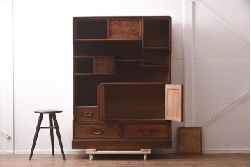 アンティーク家具　大正昭和初期　前面欅(ケヤキ)玉杢材　凝った造りの茶箪笥(飾り棚、茶棚)(R-042457)