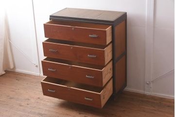 レトロ家具　すっきりとしたツートーンのチェスト(タンス、箪笥、引き出し)(R-042460)