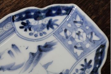 アンティーク雑貨　古民具・骨董　江戸期　古伊万里　山水図染付変形皿3枚セット(和食器)(R-042470)