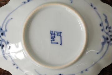 アンティーク雑貨　古民具・骨董　江戸期　古伊万里　山水図染付変形皿3枚セット(和食器)(R-042470)
