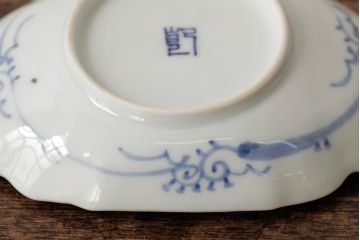 アンティーク雑貨　古民具・骨董　江戸期　古伊万里　山水図染付変形皿3枚セット(和食器)(R-042471)